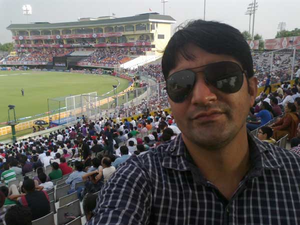 IPL + Cricket (16/Apr/2013) Capturing myself at PCA stadium Mohali during an IPL match 2013 season